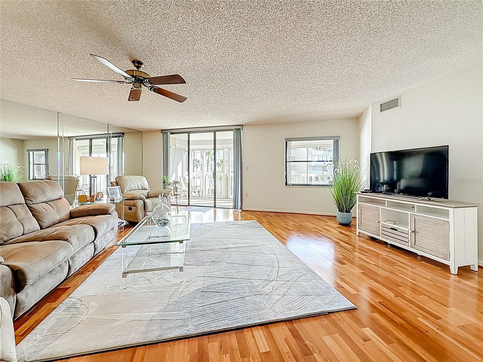 SILVER SANDS - Residential