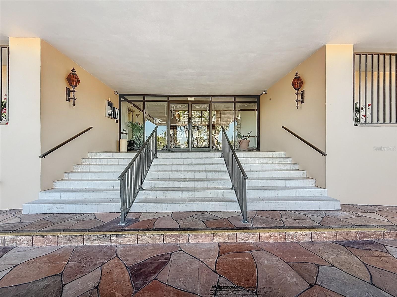 SILVER SANDS - Residential