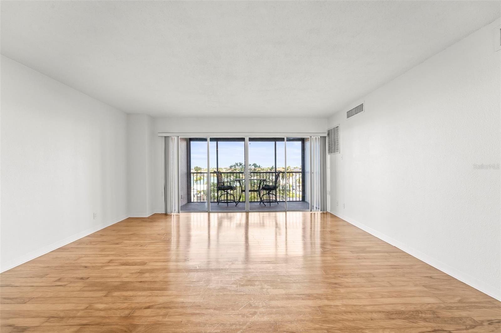 PARADISE ISLAND TOWERS CONDO - Residential