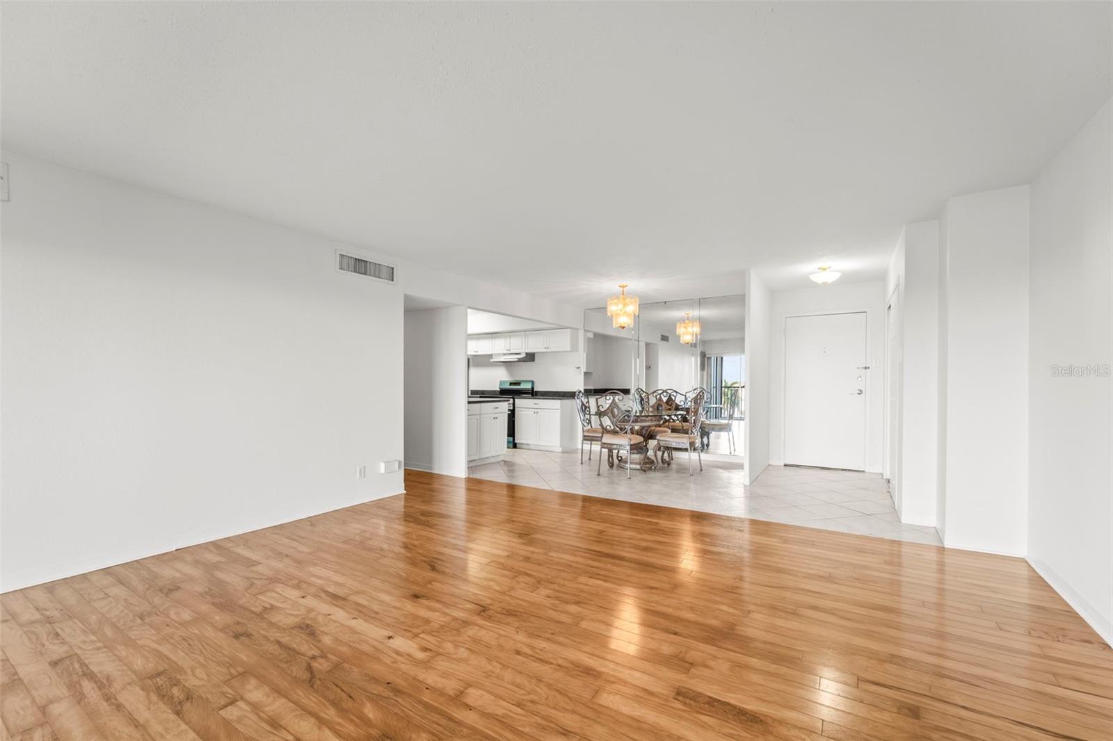 PARADISE ISLAND TOWERS CONDO - Residential