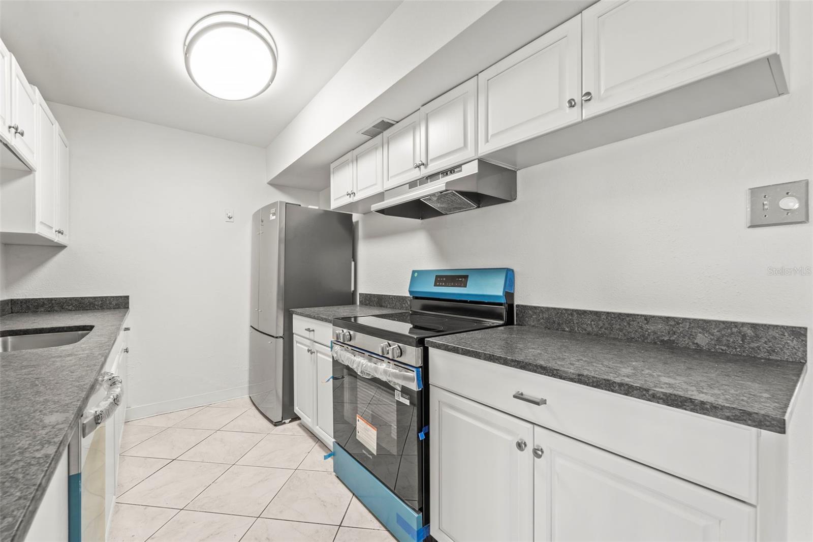 PARADISE ISLAND TOWERS CONDO - Residential