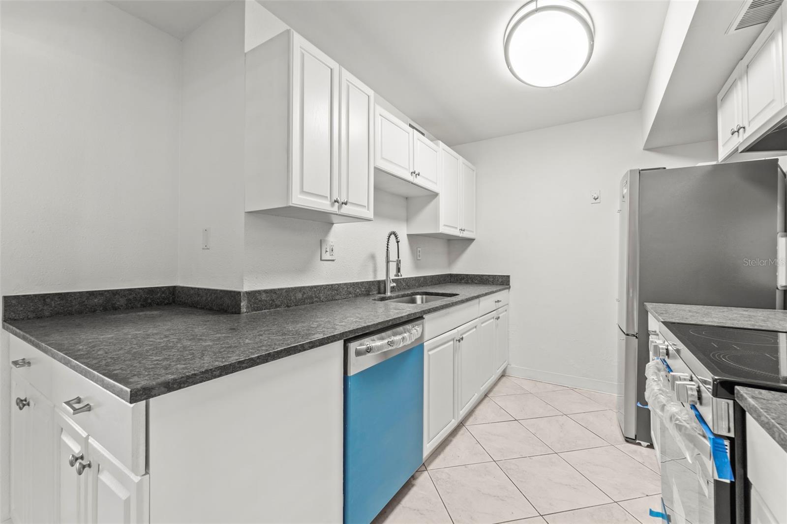 PARADISE ISLAND TOWERS CONDO - Residential