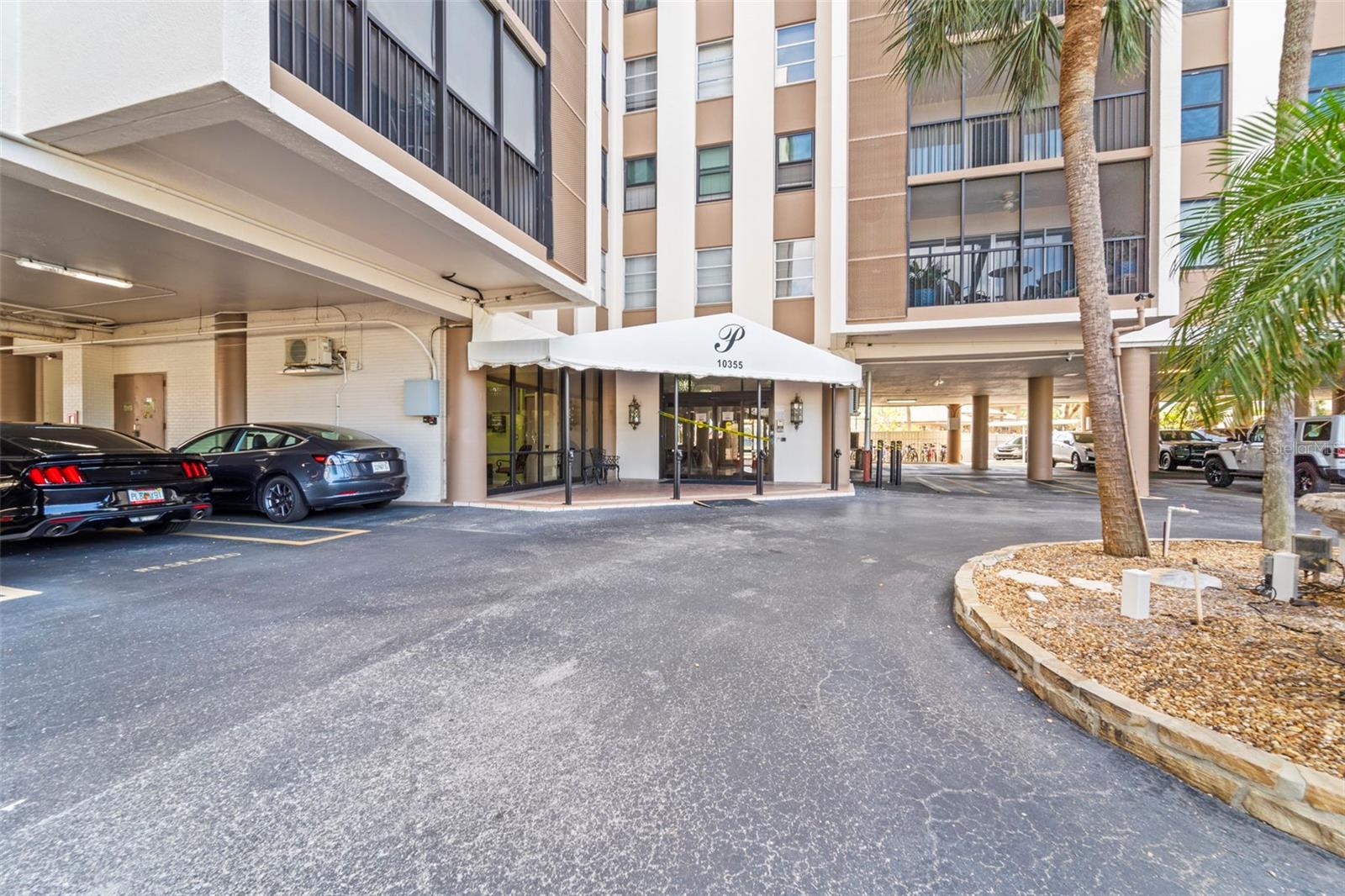 PARADISE ISLAND TOWERS CONDO - Residential