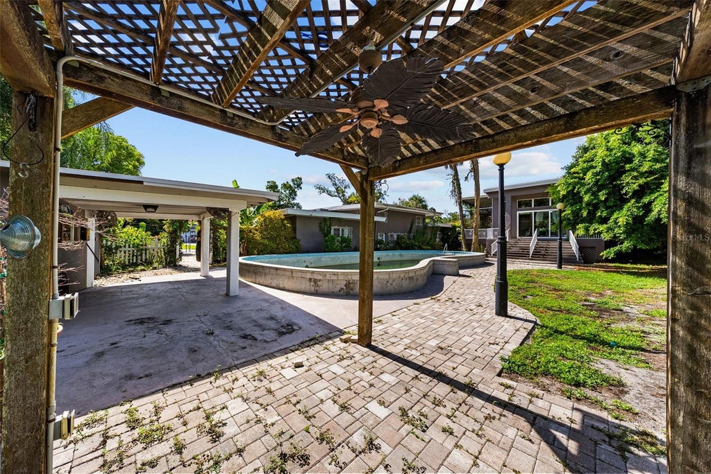 Photo of 211 S Shore Crest Drive, Tampa, FL 33609 (MLS # TB8525494)