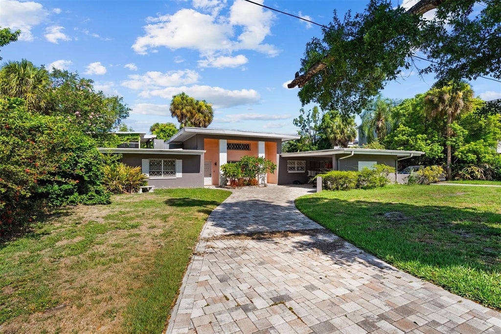 Photo of 211 S Shore Crest Drive, Tampa, FL 33609 (MLS # TB8525494)