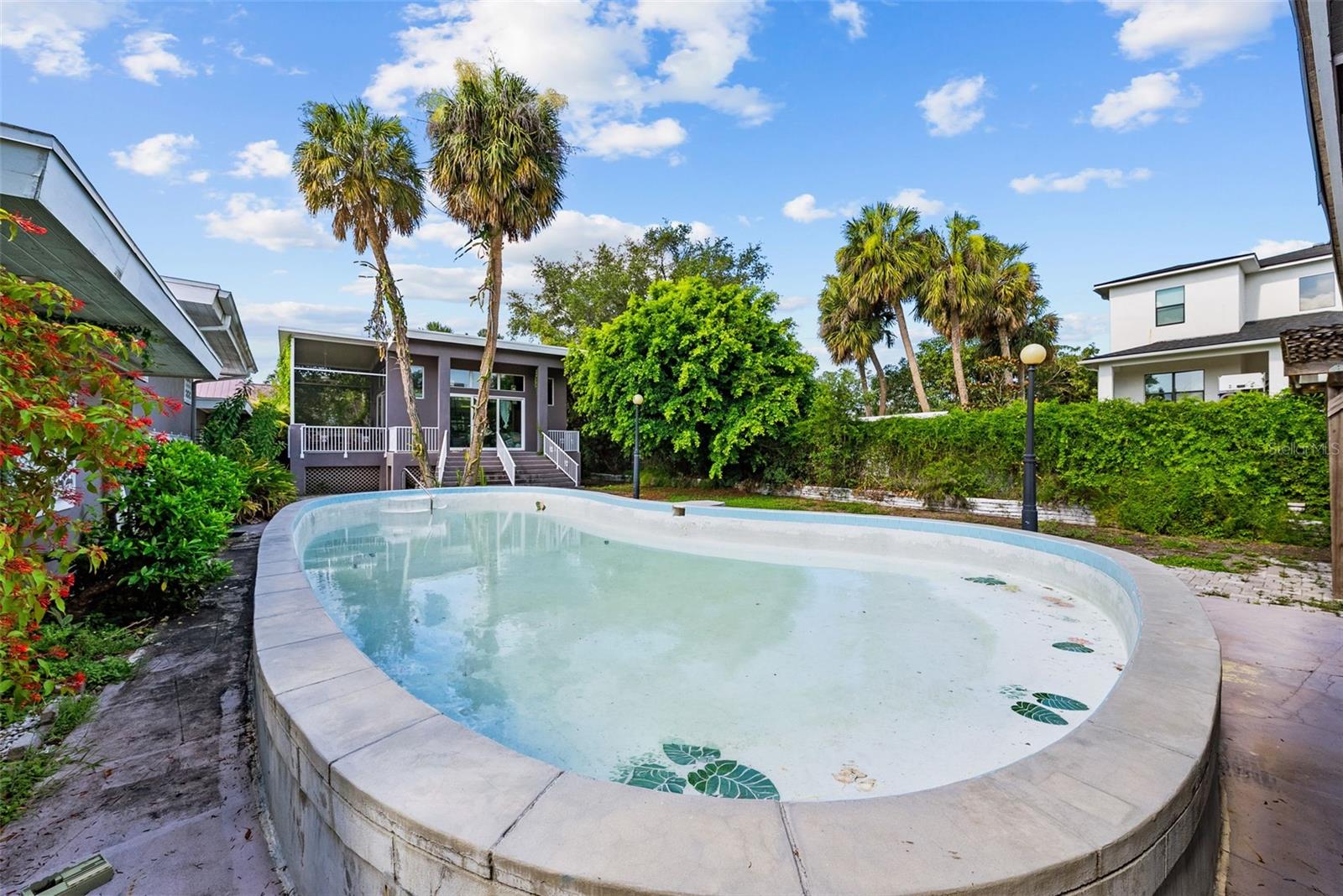 211 S SHORE CREST DRIVE