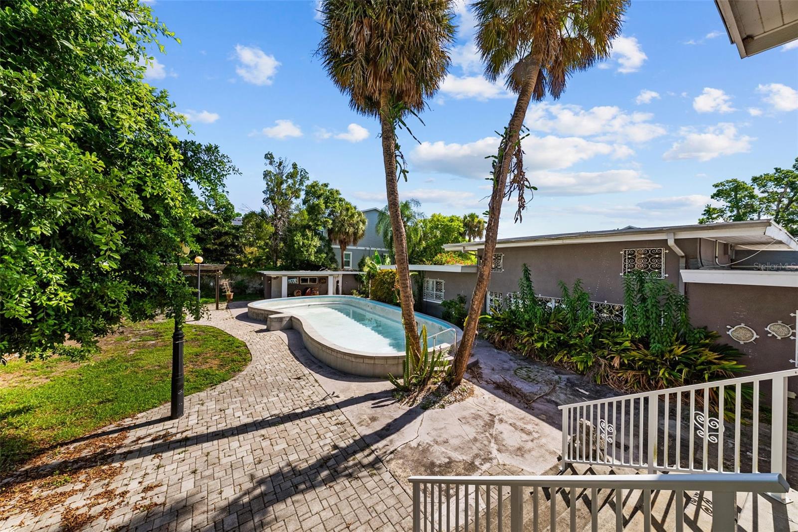 211 S SHORE CREST DRIVE