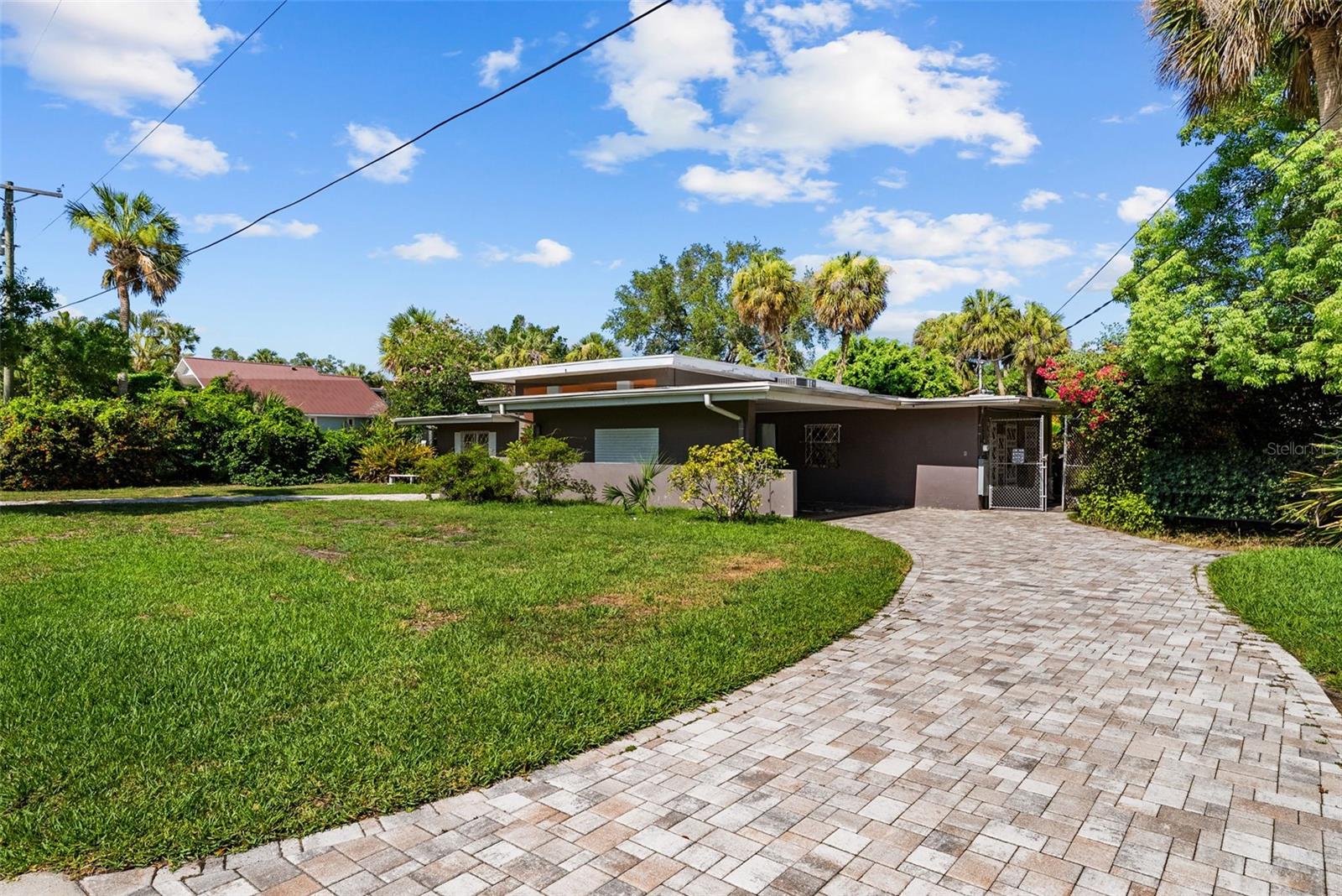 211 S SHORE CREST DRIVE