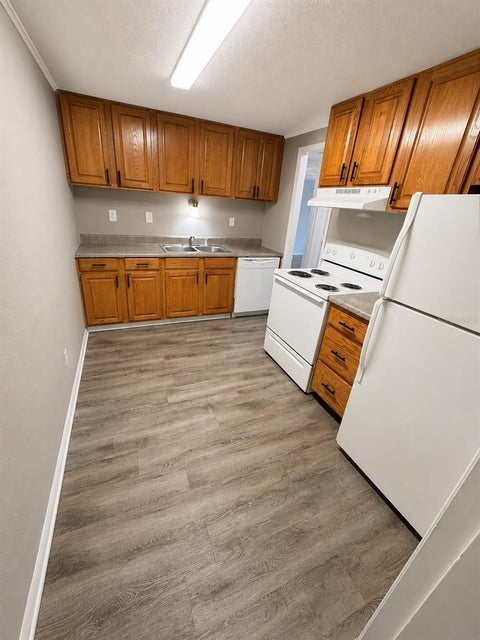 Tiny photo for 420 Mills Street #32, Leesburg, FL 34748 (MLS # OM728167)