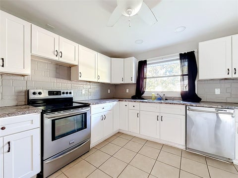 Tiny photo for 1108 NE 12th Street, Ocala, FL 34470 (MLS # TB8553942)
