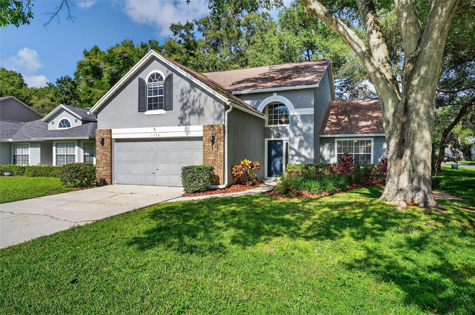 Great home for a medium-sized family! The property is recently renovated. The half-bath, masonry, & roof have been fully
repaired. The primary suite (bedroom/ bathroom) has a walk-in closet & a garden tub with dual sinks. There's
a fully renovated screened porch with AC. The landscaping was also recently maintained. There are two community
pools, one of which is just a 2-minute walk from the house. The neighborhood also includes a clubhouse, playground,
tennis court, and basketball court. The property is only 8 miles from Rollins College