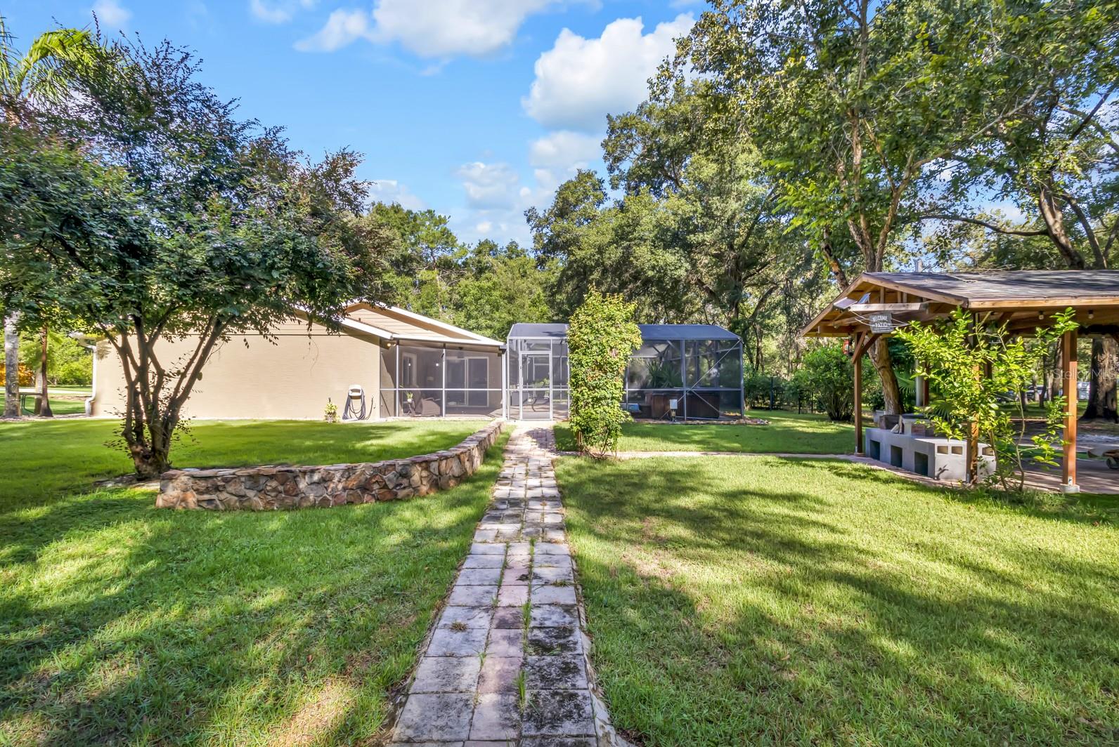PONKAN PINES - Residential