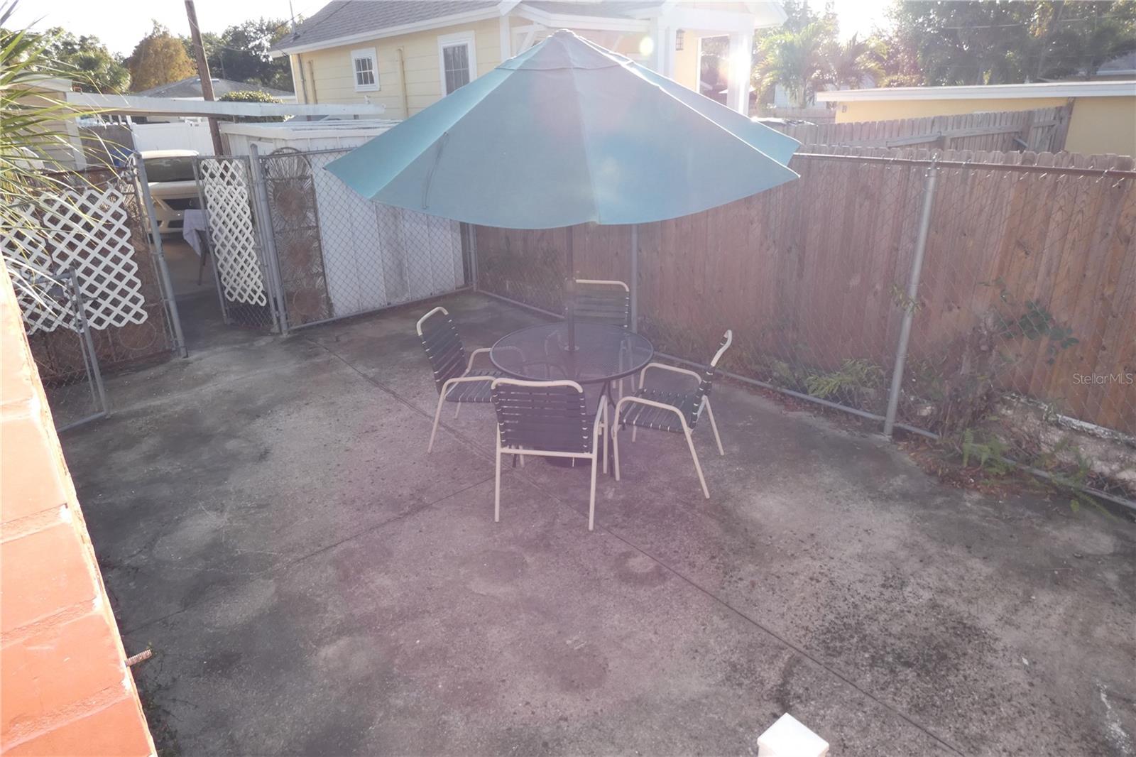 LA SALLE GARDENS - Residential Lease