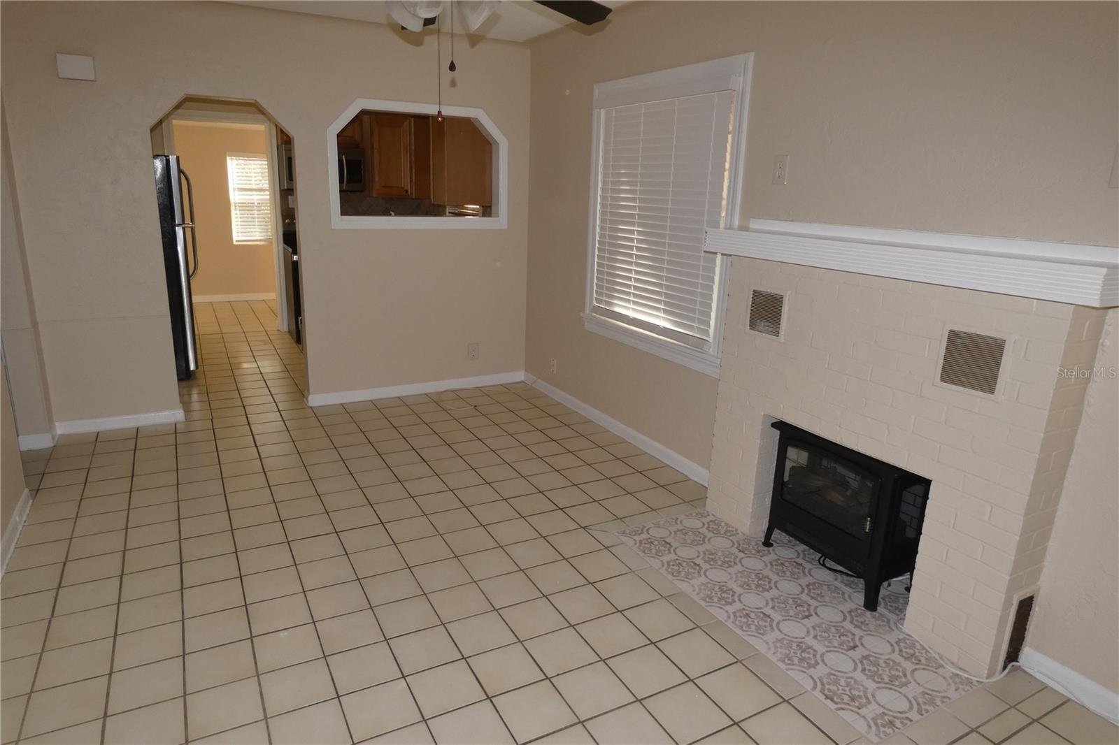 LA SALLE GARDENS - Residential Lease