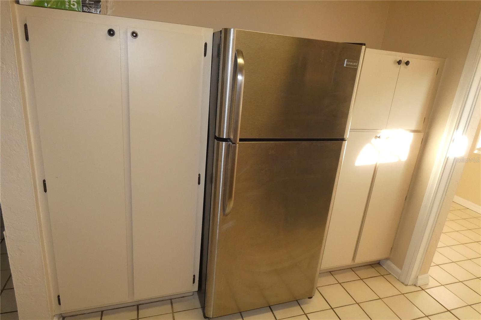 LA SALLE GARDENS - Residential Lease