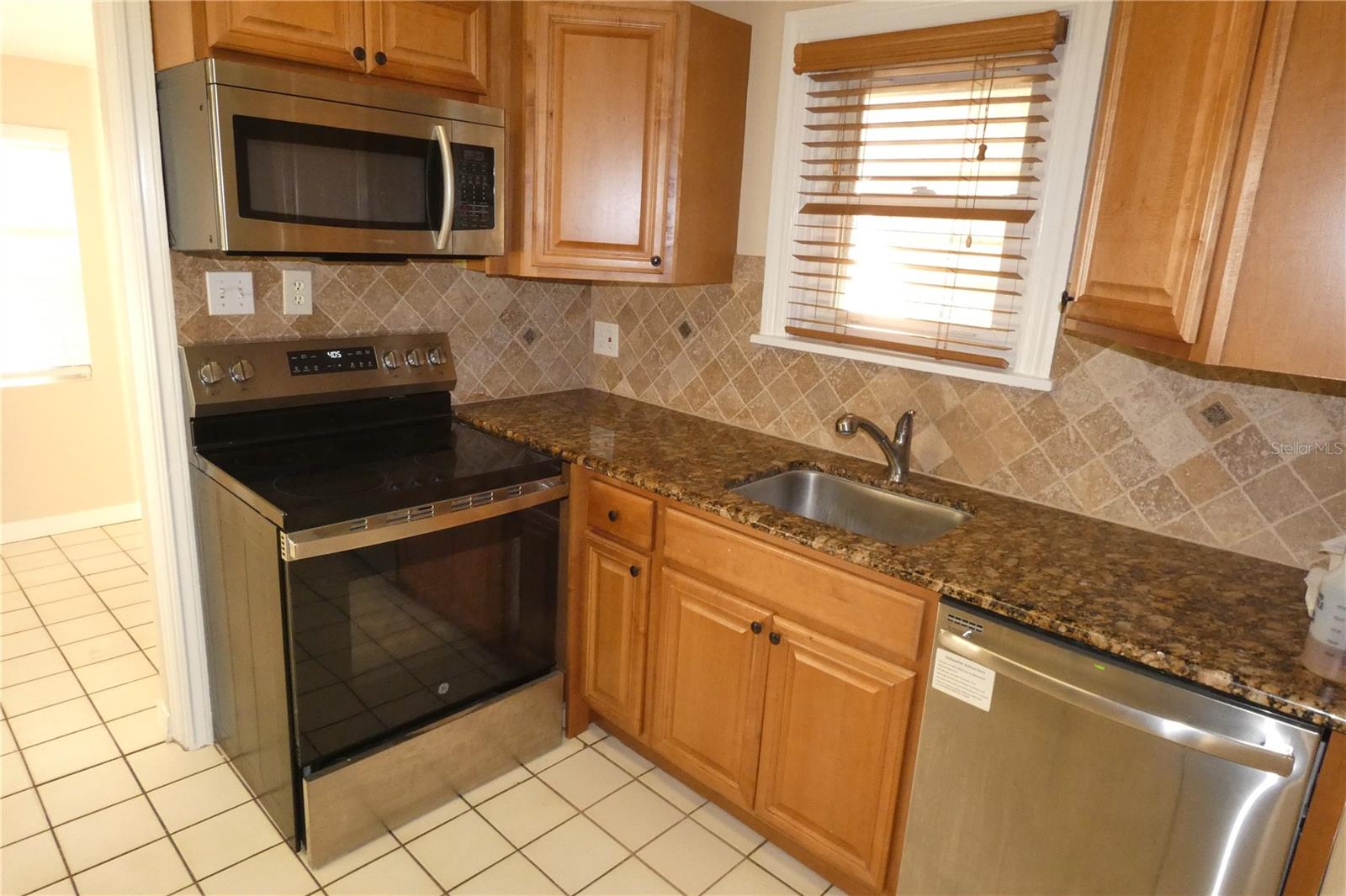 LA SALLE GARDENS - Residential Lease