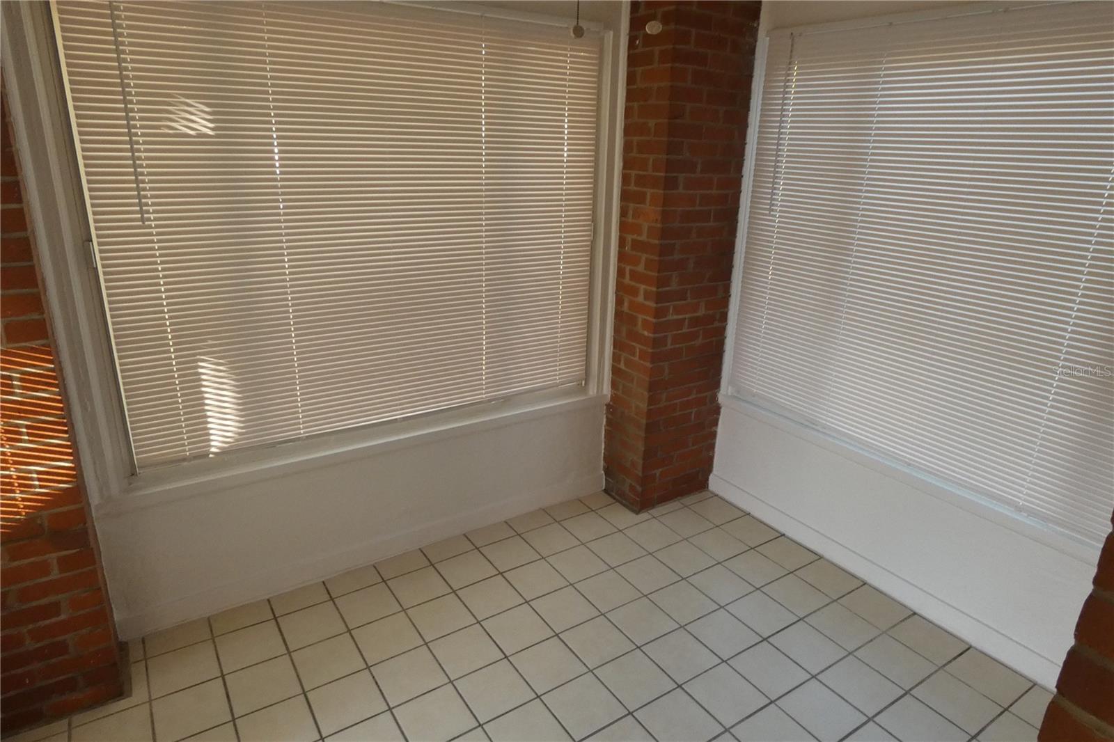 LA SALLE GARDENS - Residential Lease