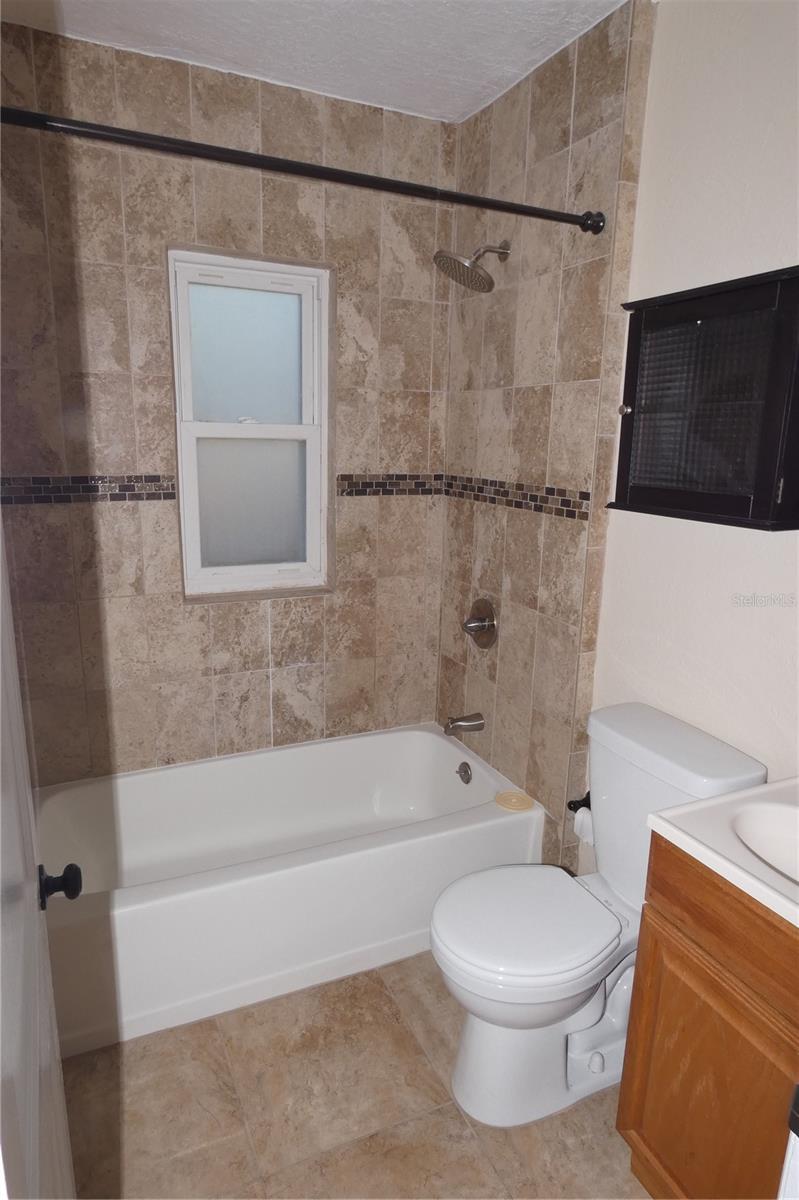 LA SALLE GARDENS - Residential Lease