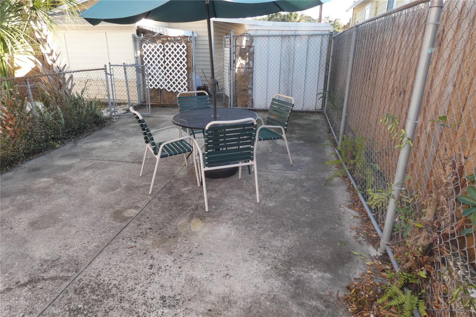 LA SALLE GARDENS - Residential Lease