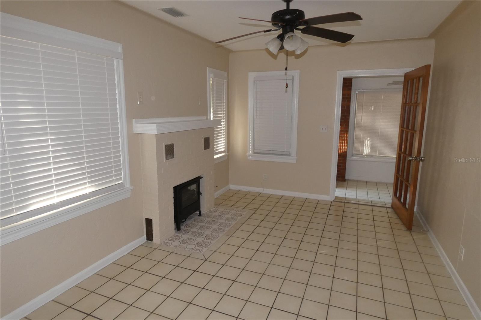 LA SALLE GARDENS - Residential Lease