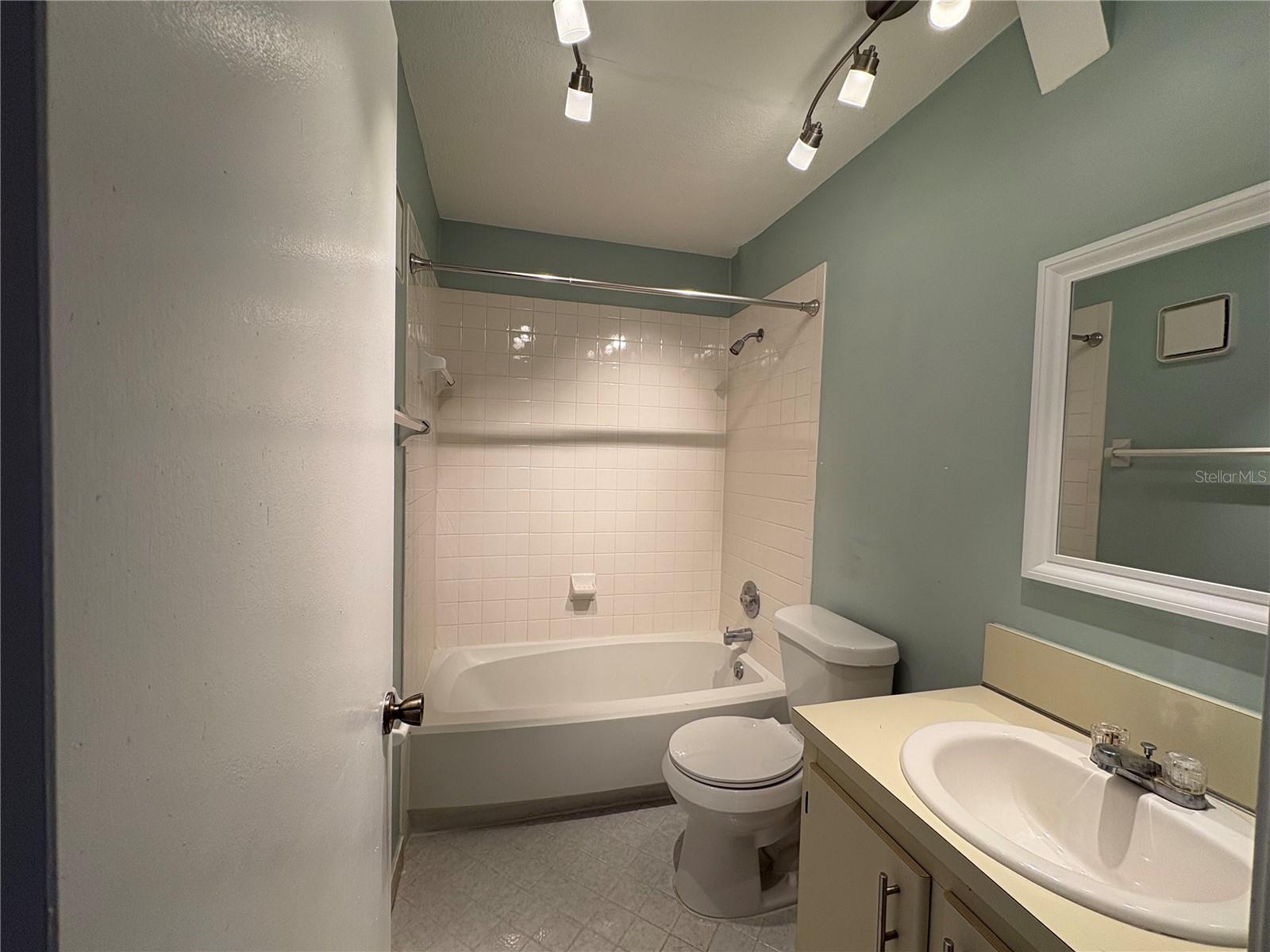 LAKEVIEW CONDO 03 - Residential