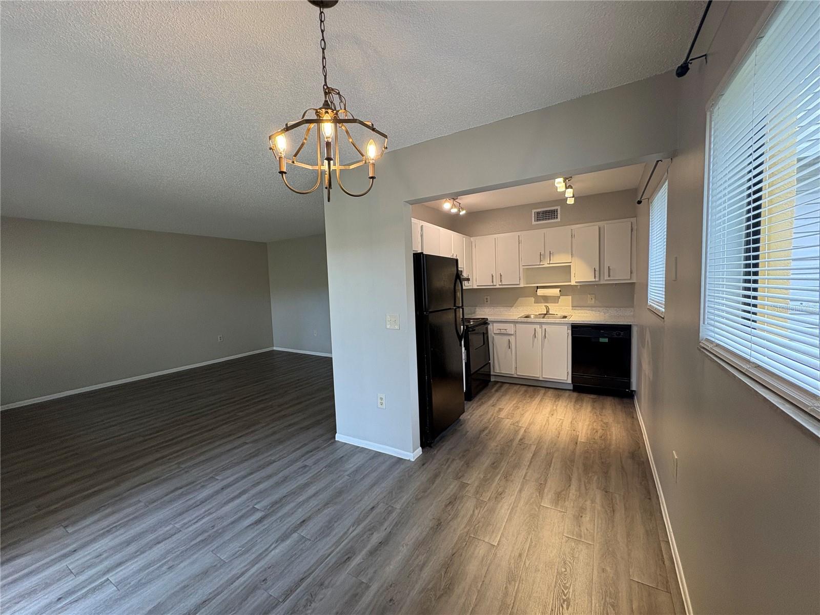 LAKEVIEW CONDO 03 - Residential