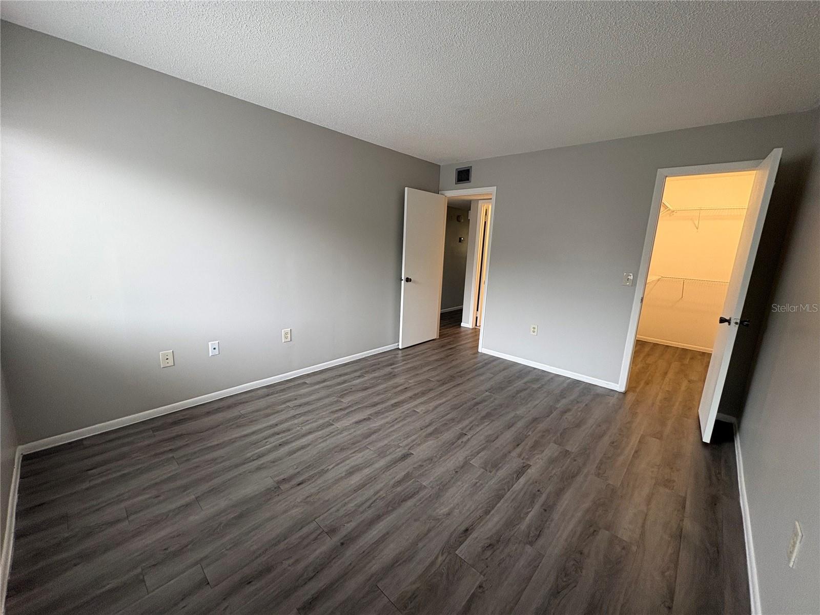 LAKEVIEW CONDO 03 - Residential