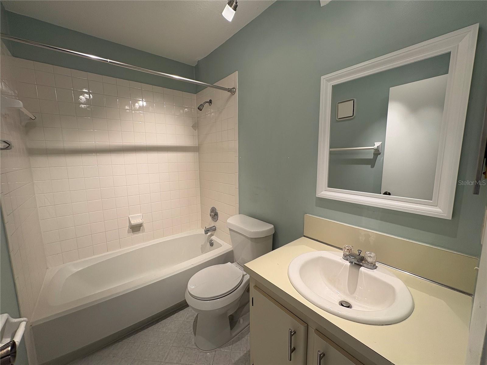 LAKEVIEW CONDO 03 - Residential