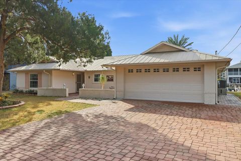Photo of 11290 W Amerindian Court, Crystal River, FL 34429 (MLS # TB8472027)