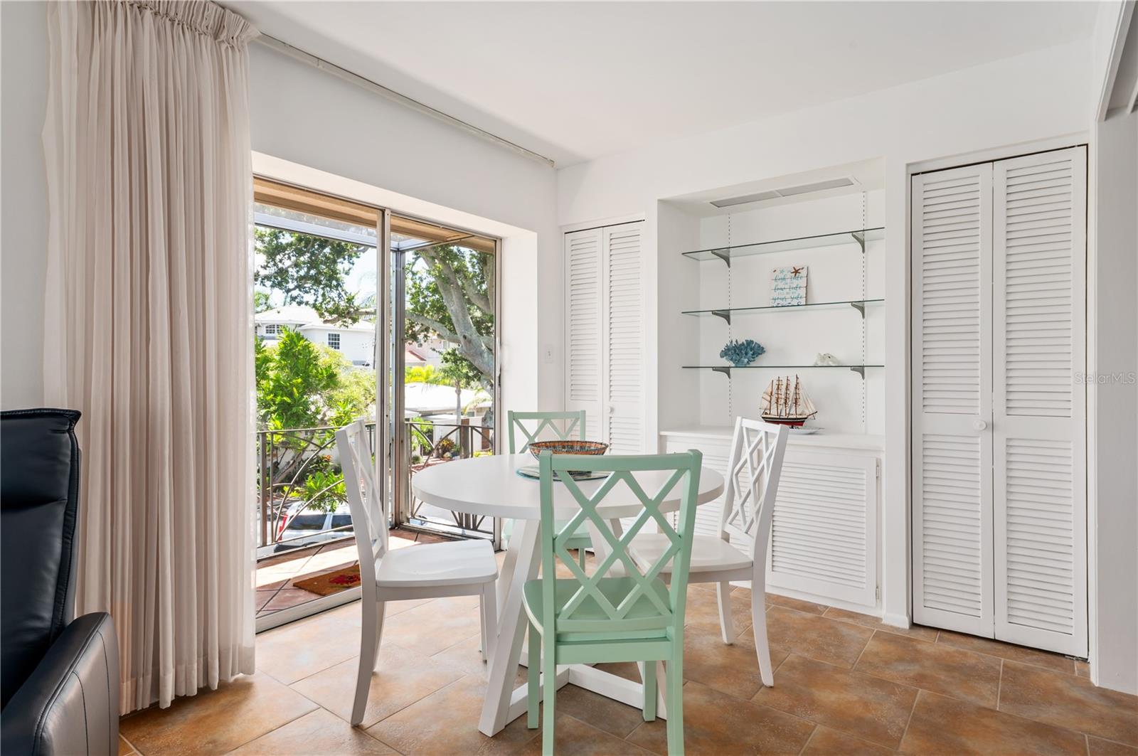 PROVINCIAL GARDENS - Residential Lease