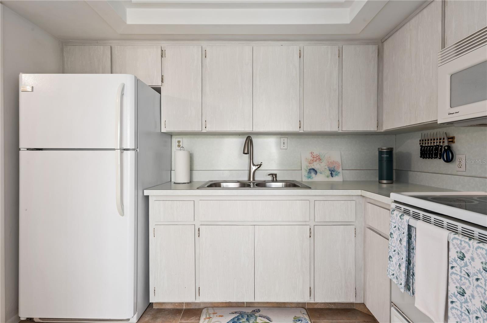 PROVINCIAL GARDENS - Residential Lease
