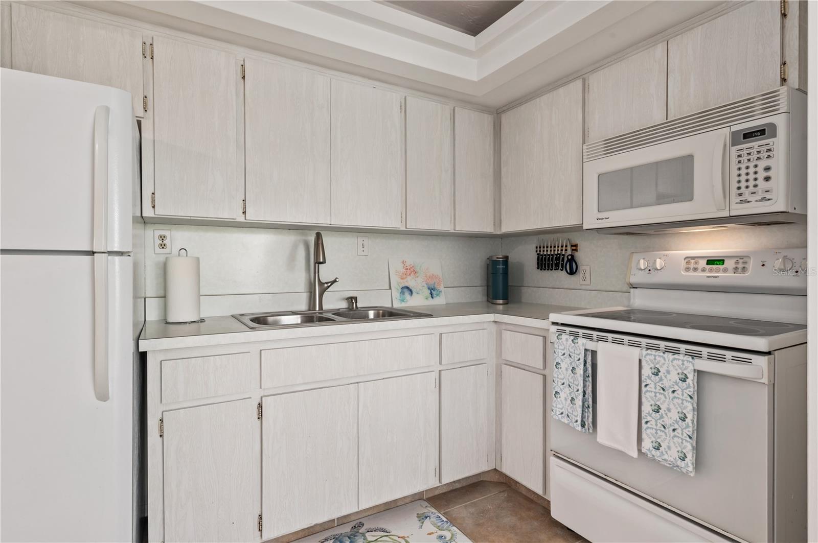 PROVINCIAL GARDENS - Residential Lease