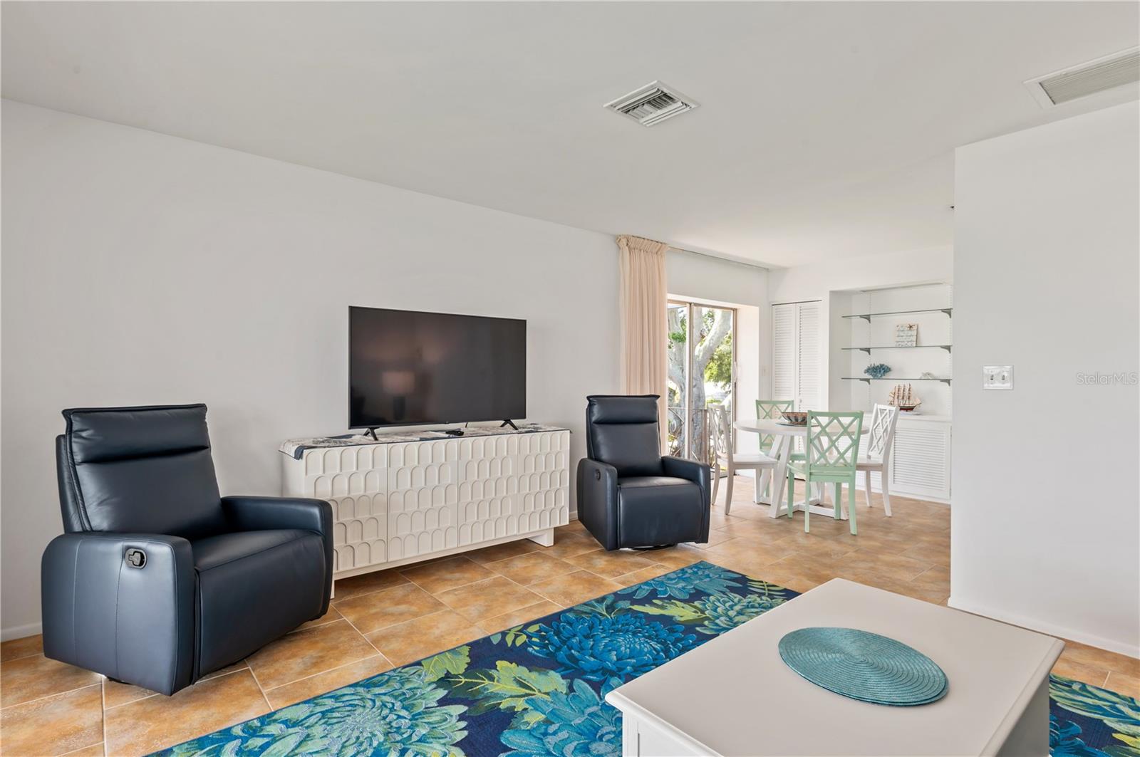 PROVINCIAL GARDENS - Residential Lease