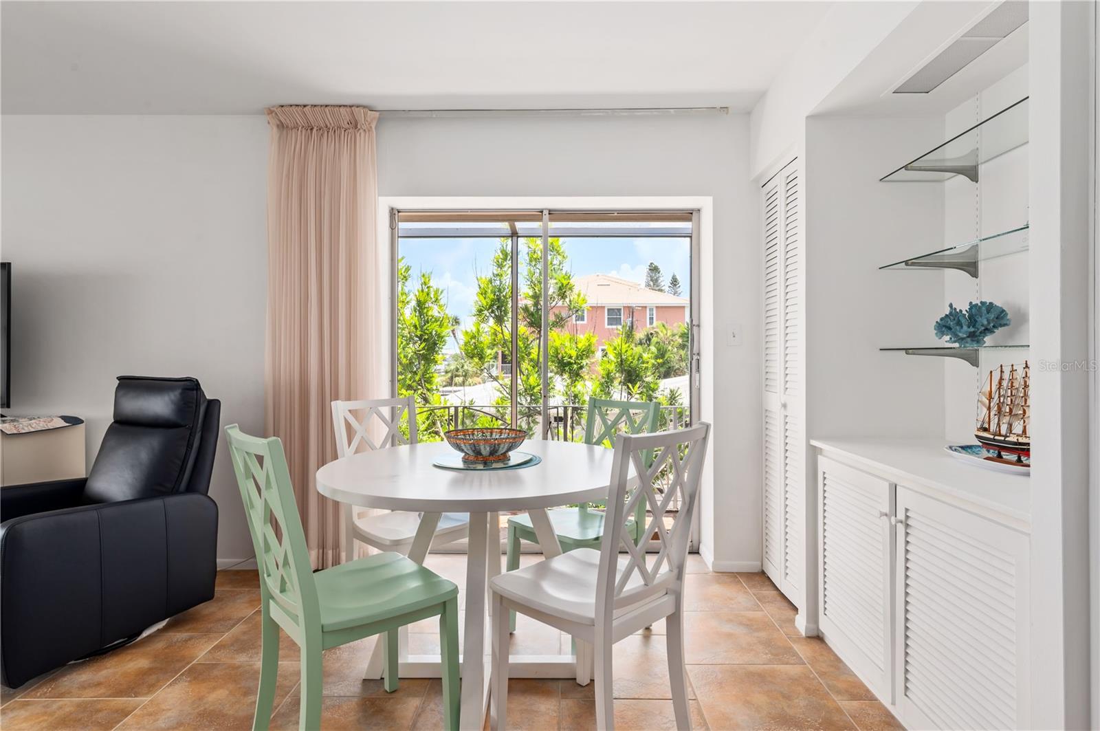 PROVINCIAL GARDENS - Residential Lease