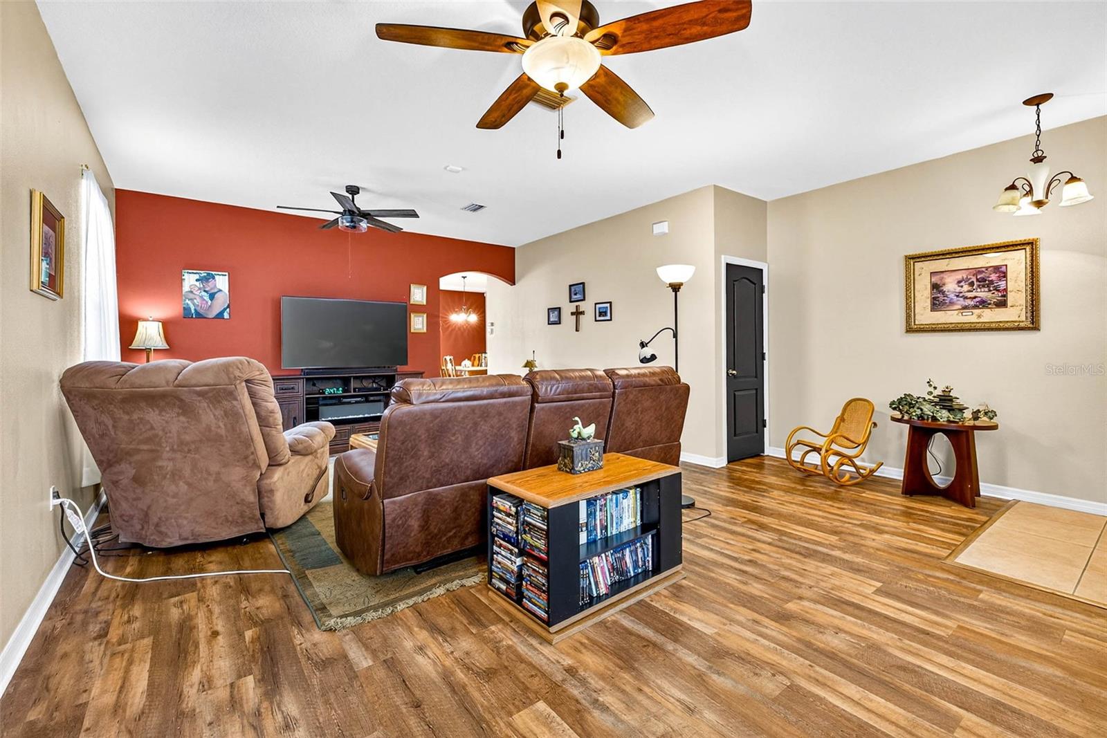 WHISPERING WOODS PHS 1 - Residential