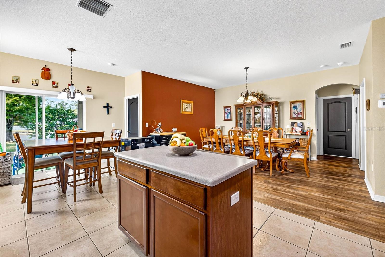 WHISPERING WOODS PHS 1 - Residential