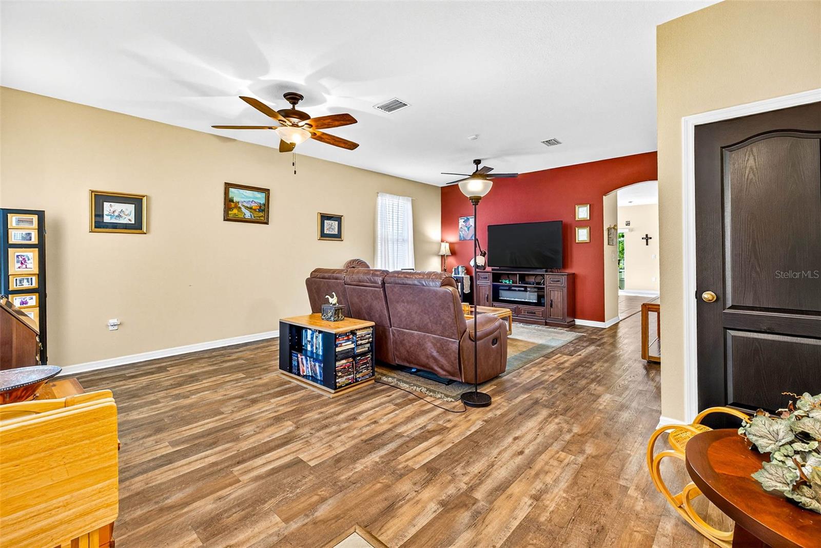 WHISPERING WOODS PHS 1 - Residential