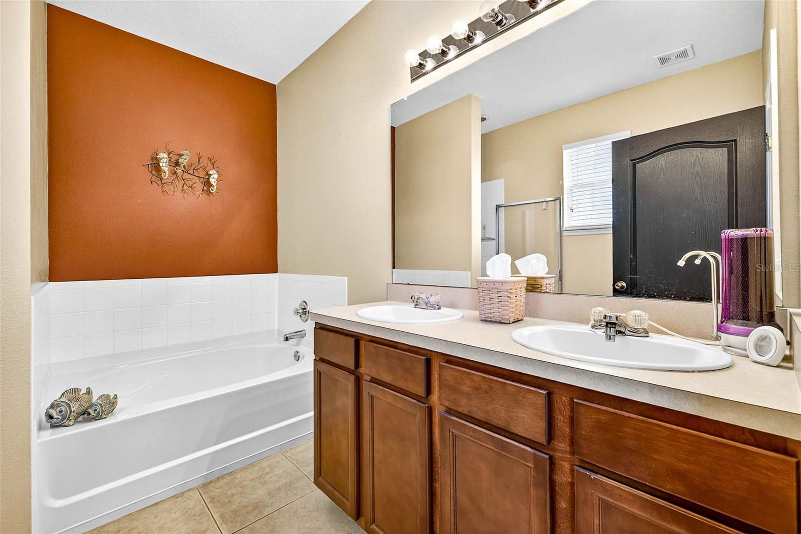 WHISPERING WOODS PHS 1 - Residential