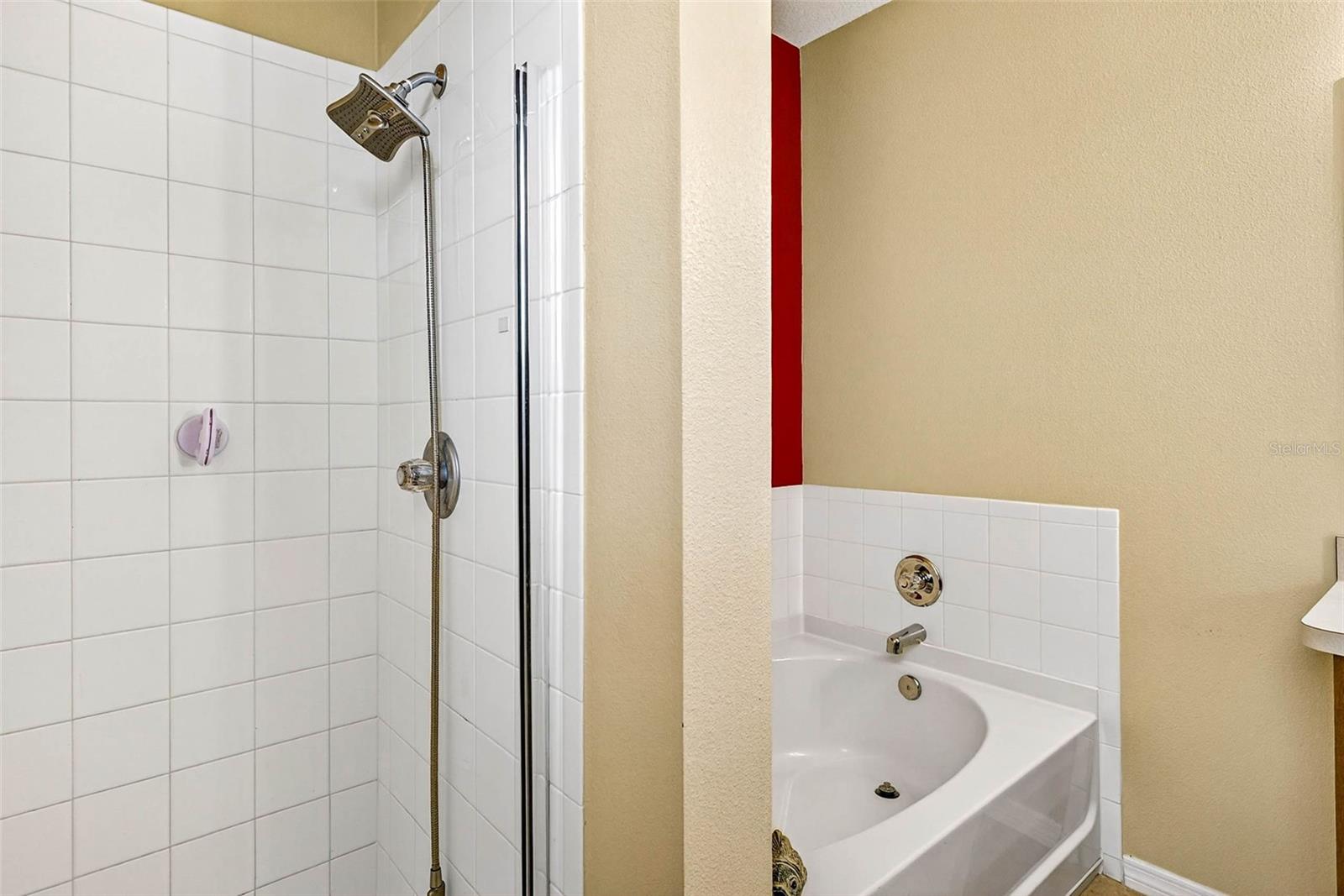 WHISPERING WOODS PHS 1 - Residential