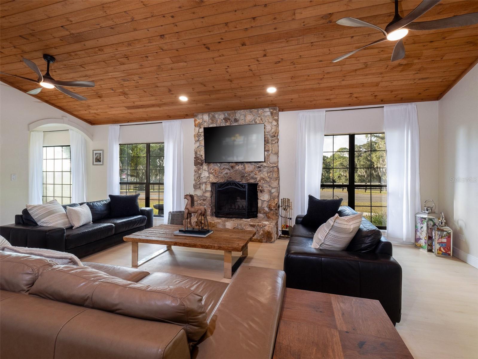 TOP BRASS FARM - Residential