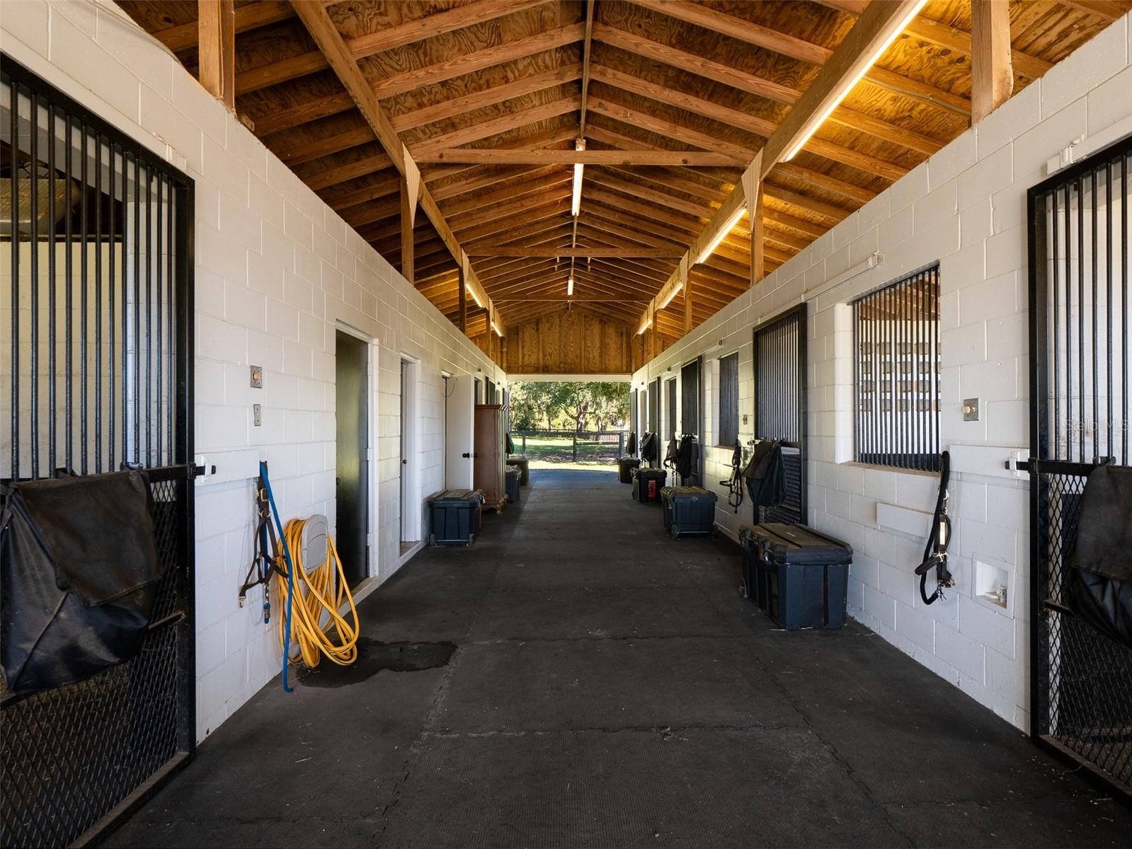 TOP BRASS FARM - Residential