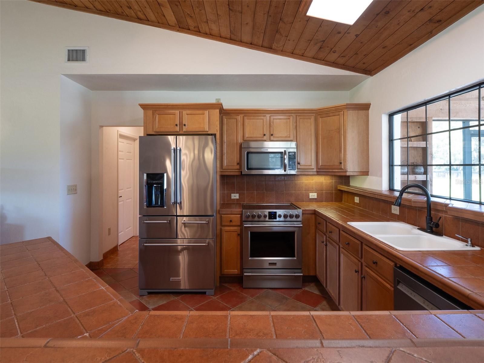 TOP BRASS FARM - Residential