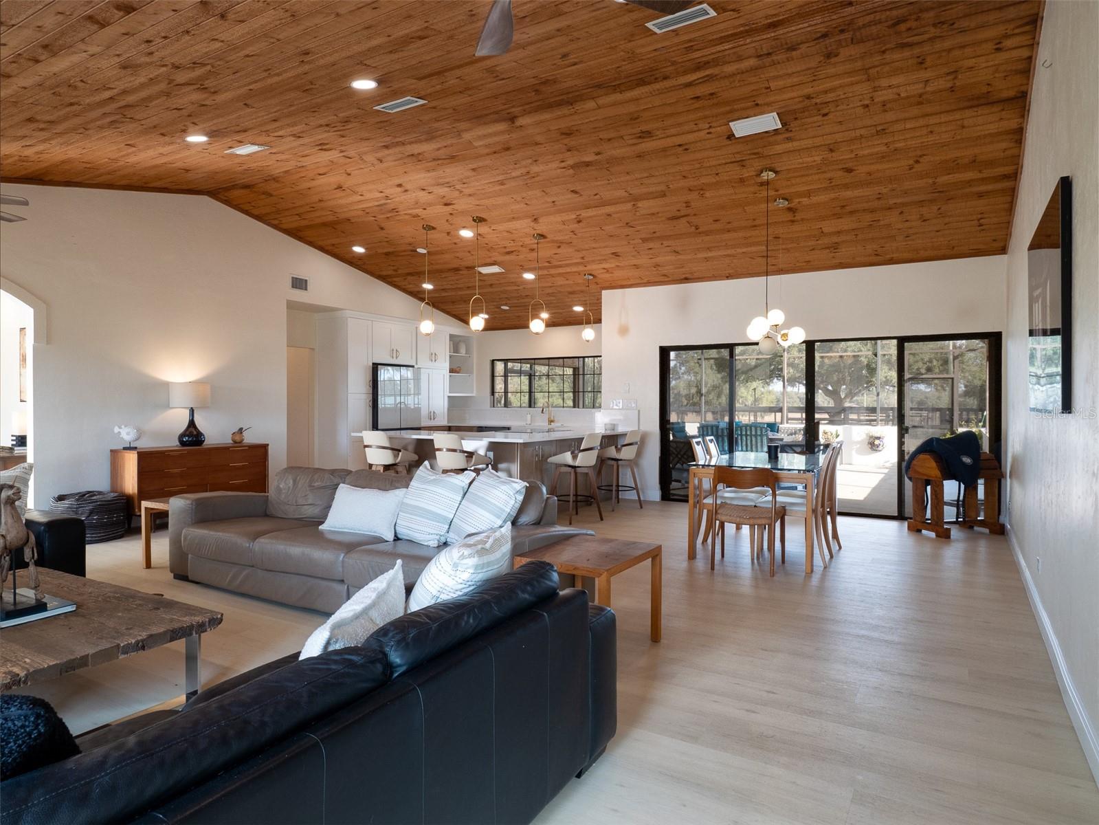 TOP BRASS FARM - Residential