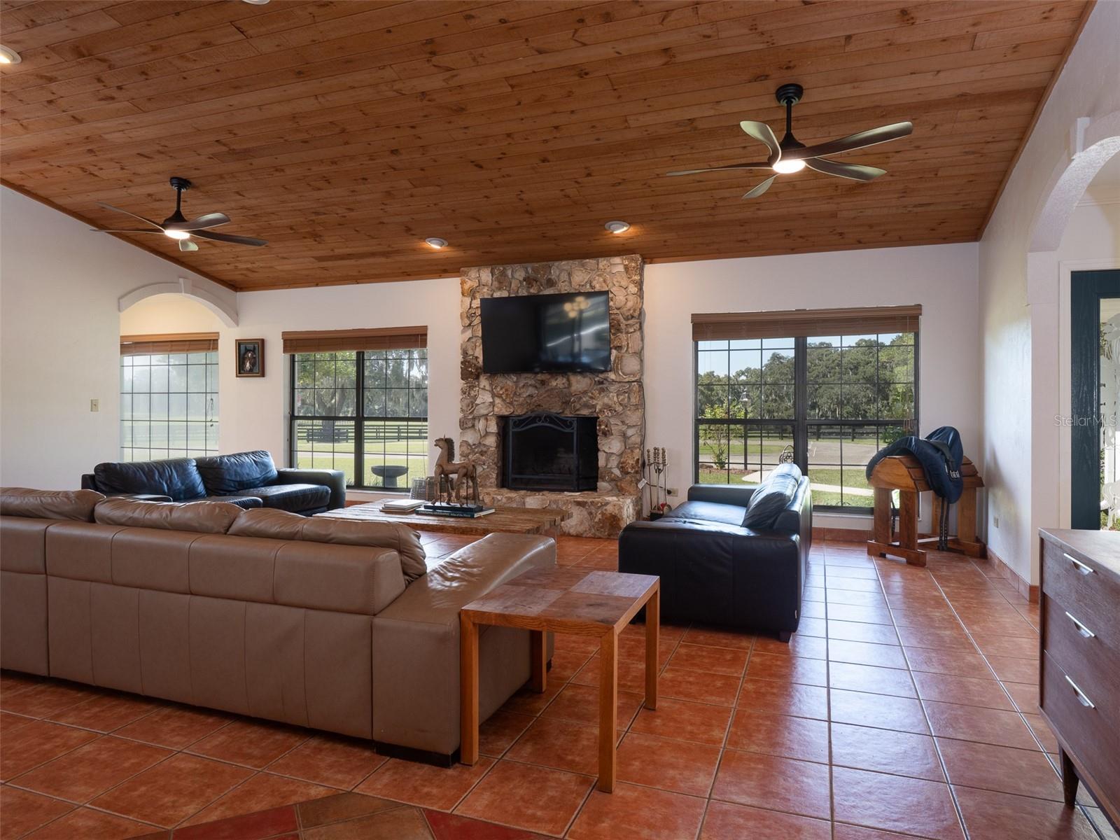 TOP BRASS FARM - Residential