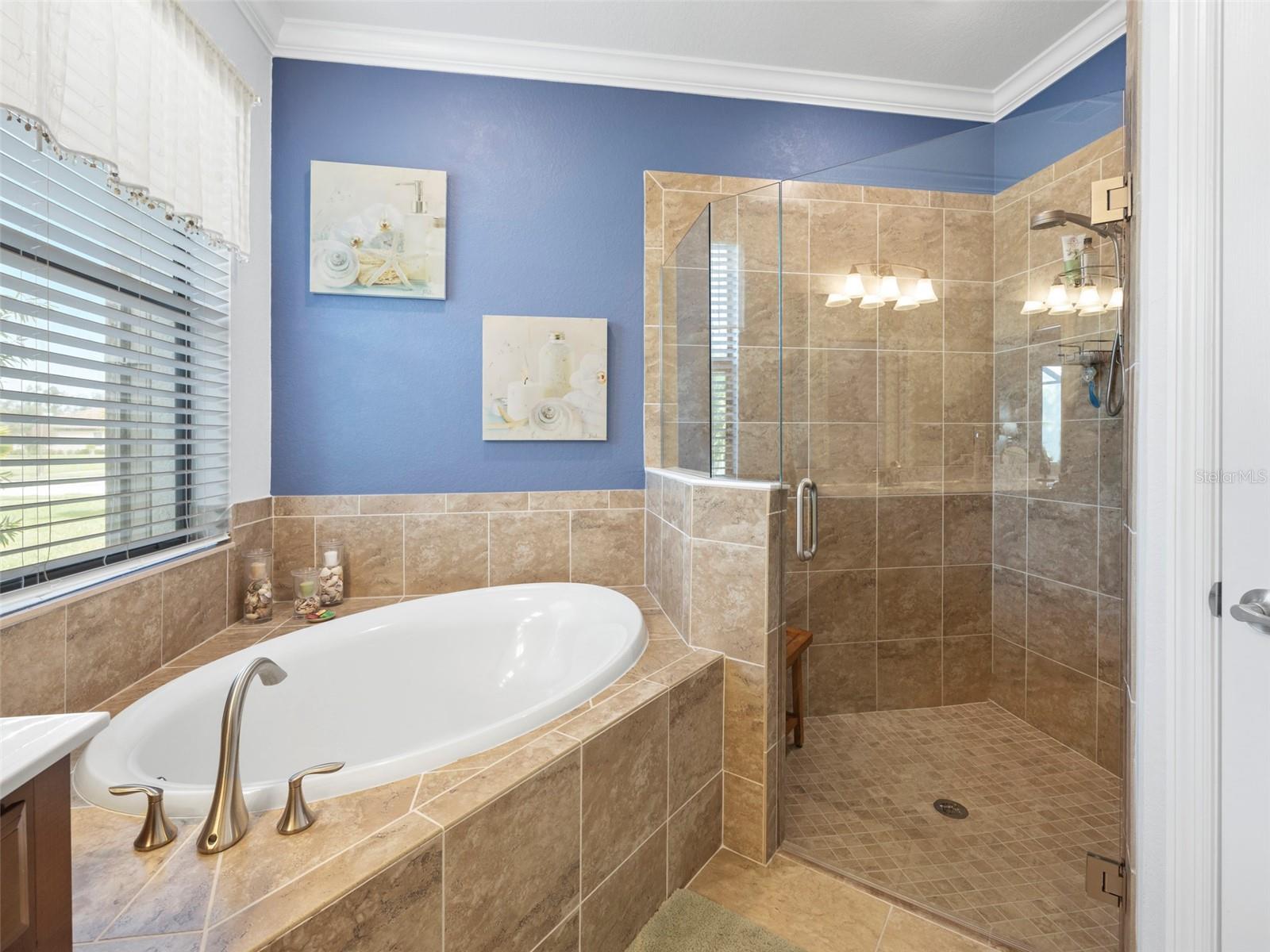 GRAN PARADISO PH 8 - Residential