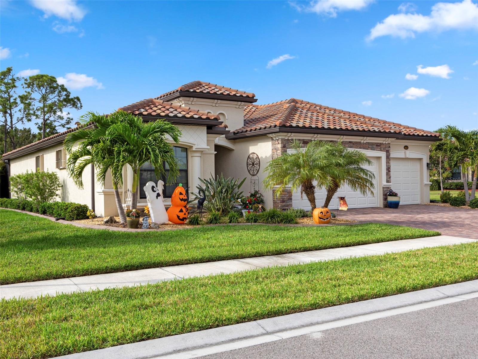 GRAN PARADISO PH 8 - Residential