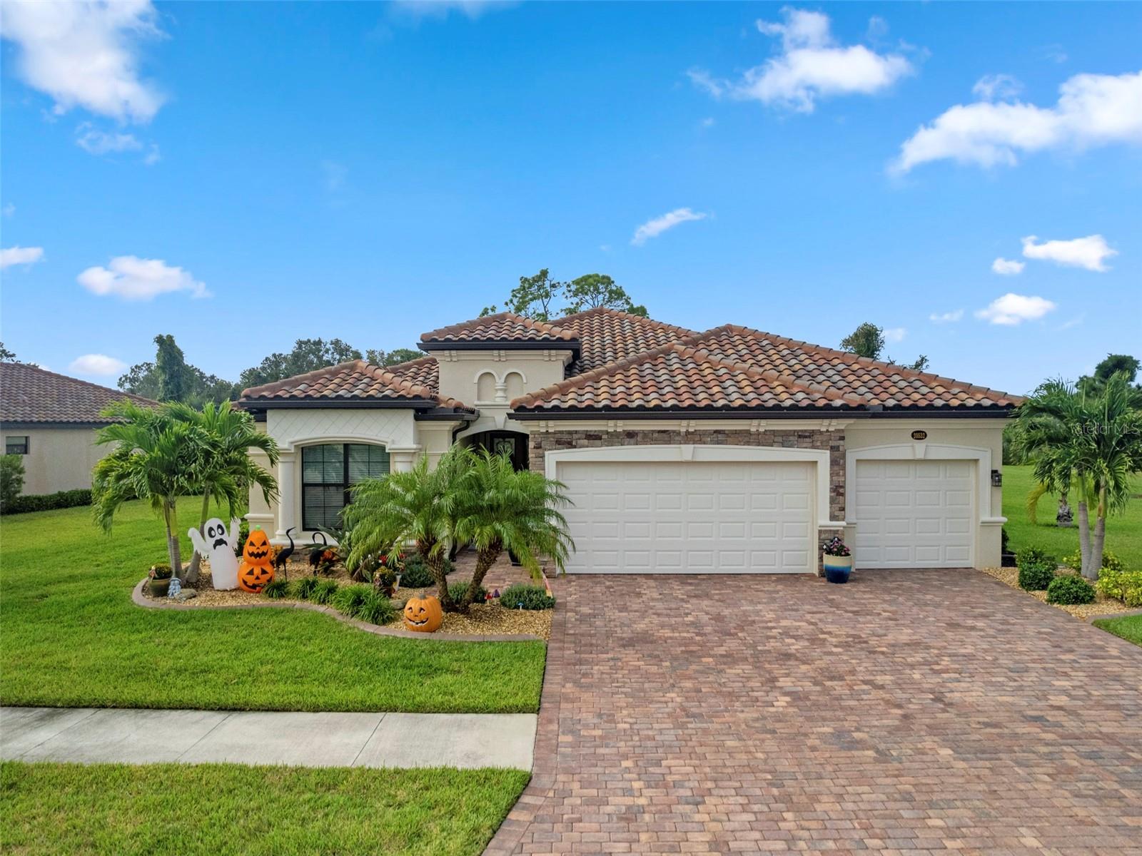 GRAN PARADISO PH 8 - Residential