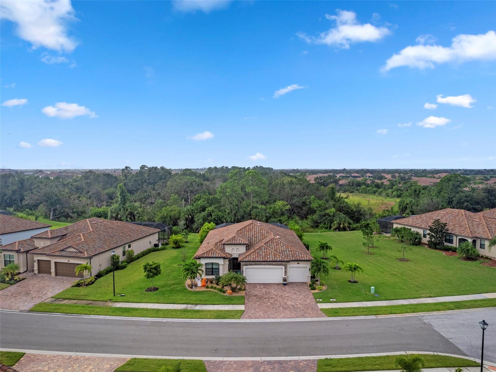 GRAN PARADISO PH 8 - Residential