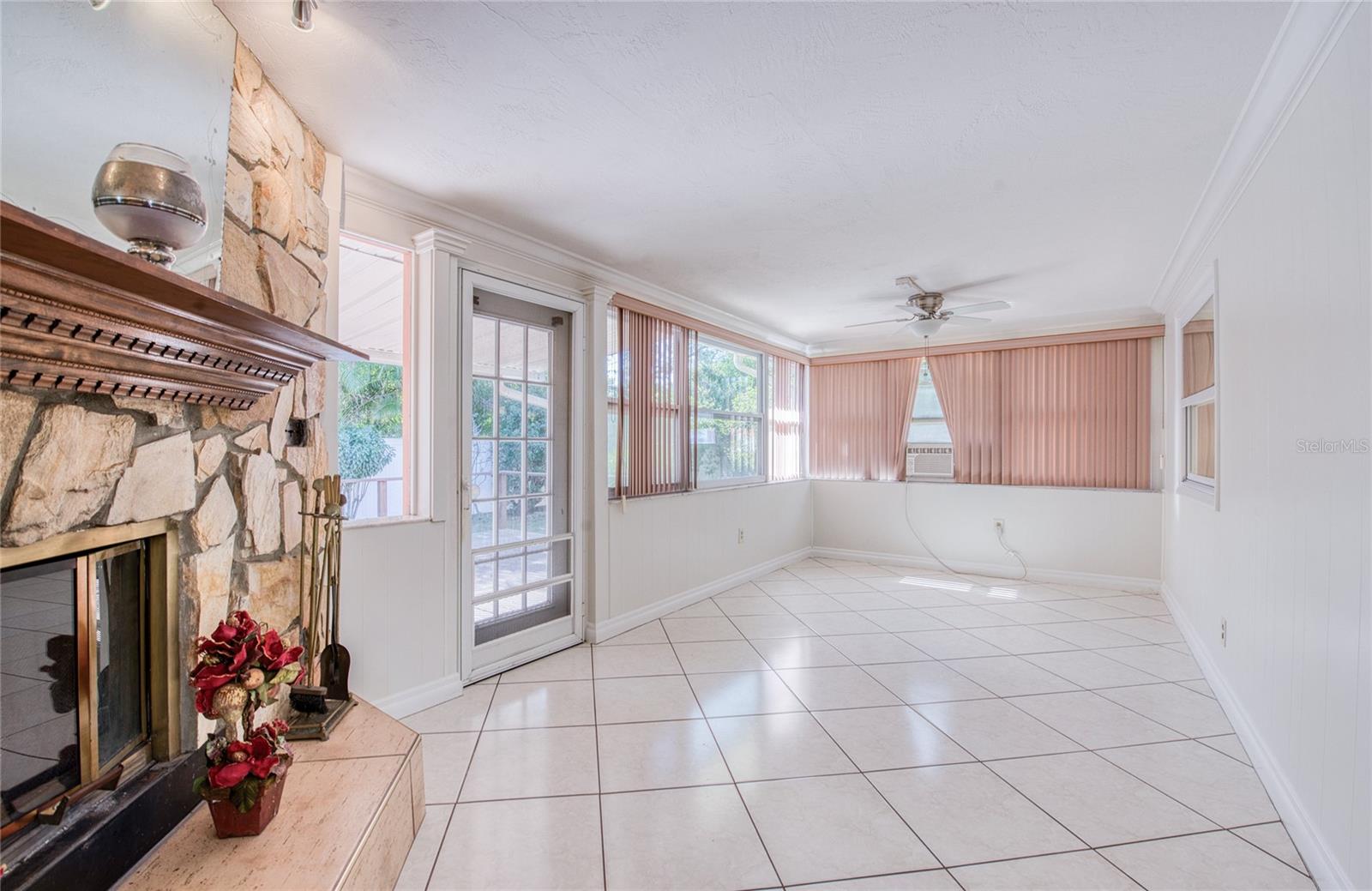 LEISURE ACRES - Residential