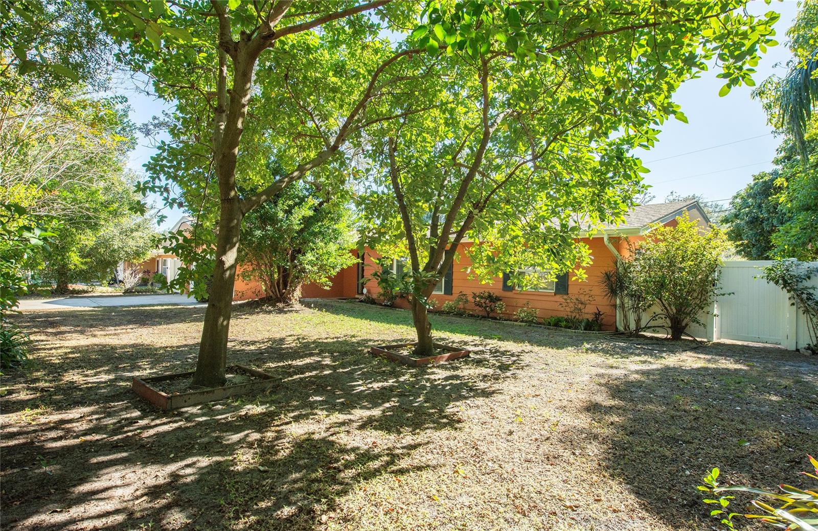 LEISURE ACRES - Residential